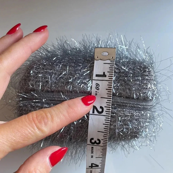 š„4/$20Ā MACāCosmetics Bag - Picture 7 of 8